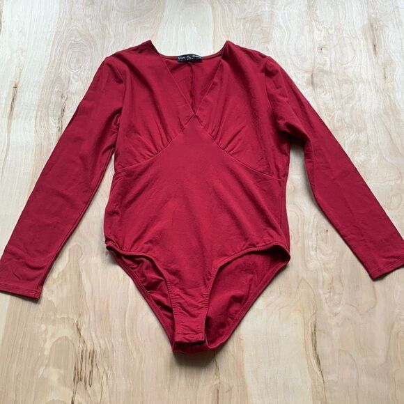 Kim & Cami V Neck Ruched Bodysuit - Picture 1 of 9